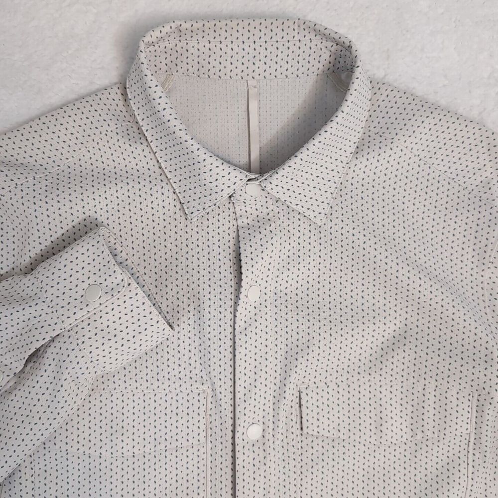 NEW Lululemon Airing Easy Overshirt Men's Small Beige Geometric‎ Wicking SNAP